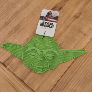 NWT Disney Star Wars Yoda Silicone Trivet